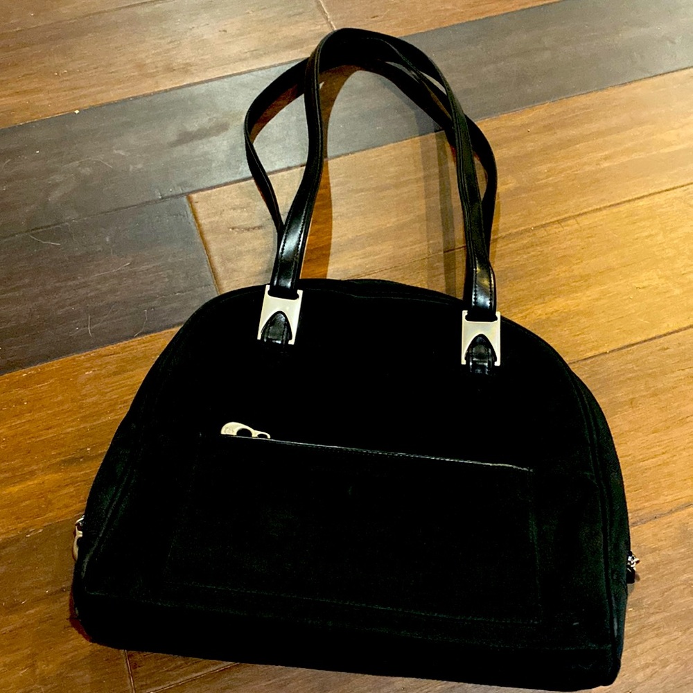 Black kangaroo cosmetic bag with mesh pockets like new